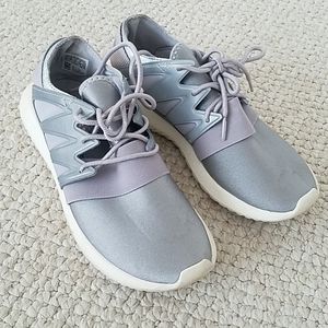 Adidas women Gray snicker Size 6